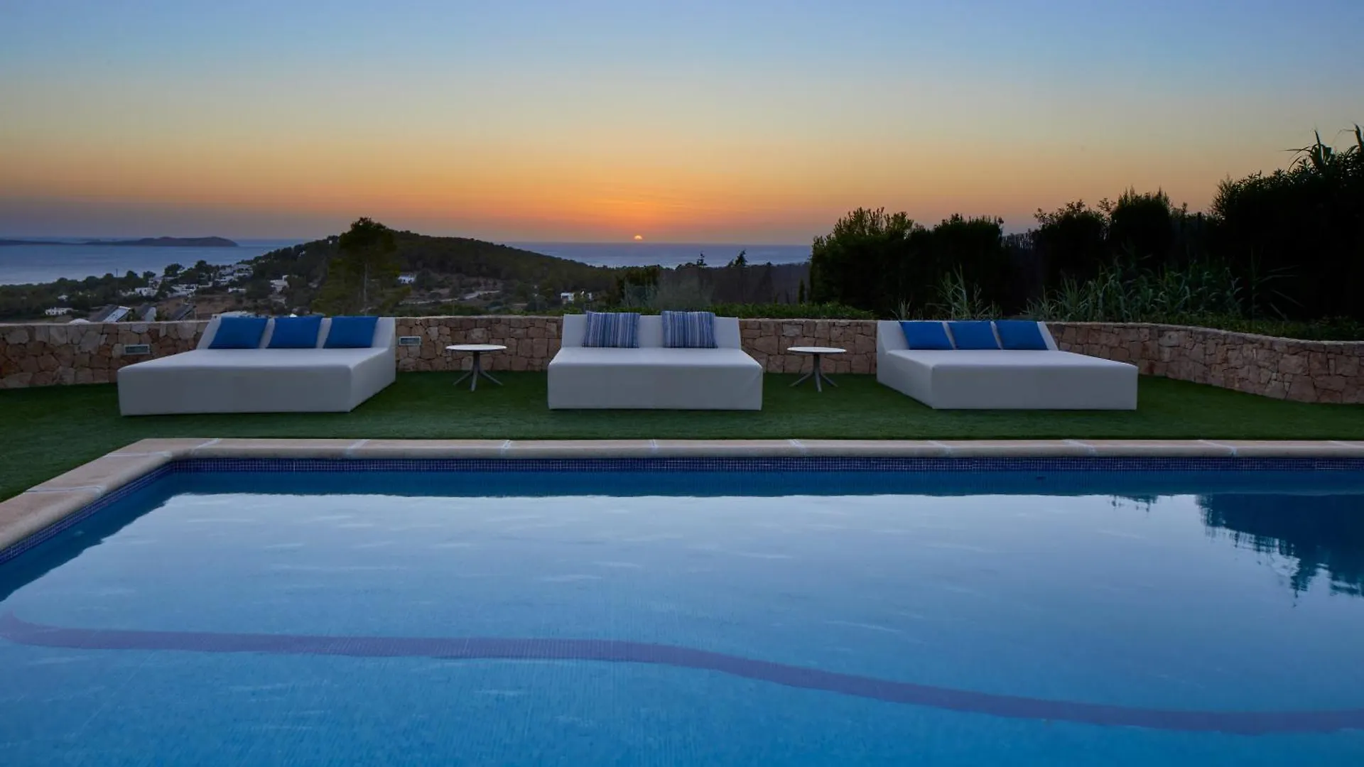 Villa Can Joan I - Fantastic Sunset Views And Family Friendly - San Antonio